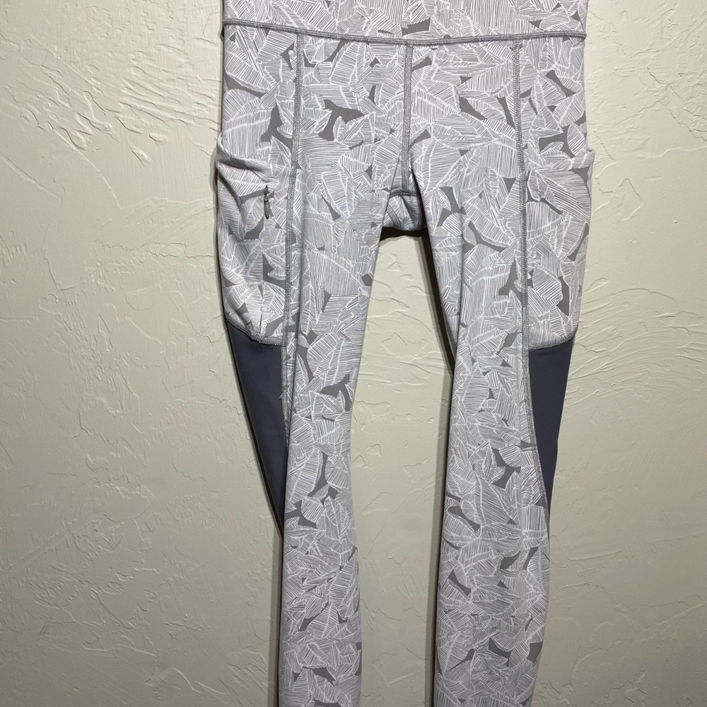 Athleta Womens Palm Capri Leggings W/ Pockets Sz S Gray White